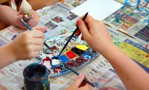 Atelier de peinture avec les enfants